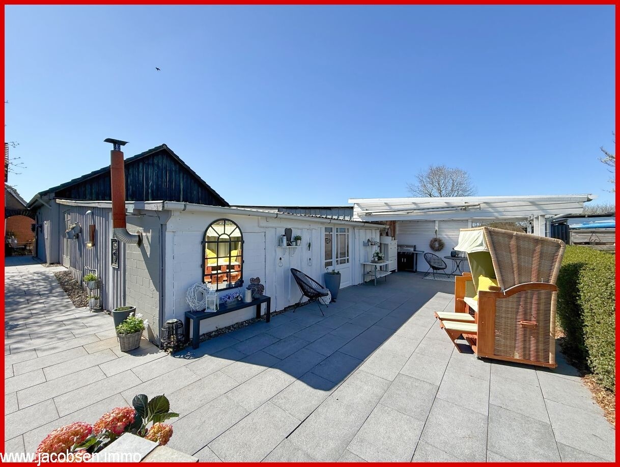 Nebengebäude hinter der Garage mit Partyraum und Werkstatt