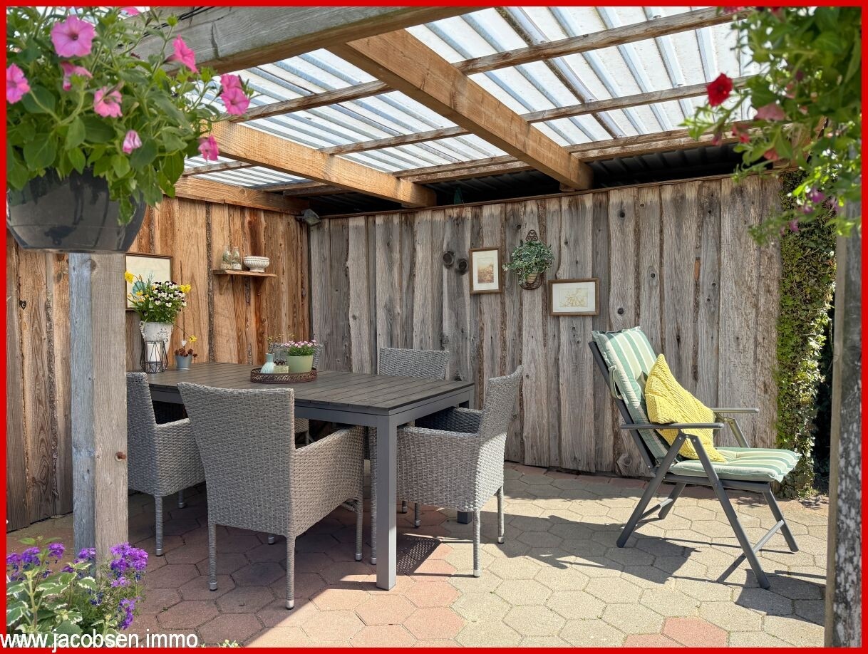 gemütliche überdachte Westterrasse