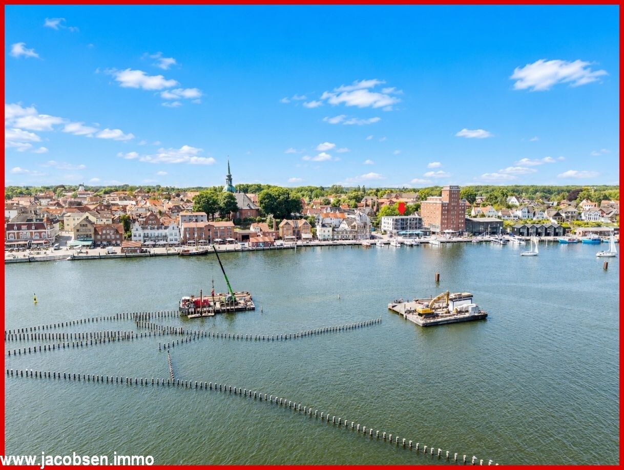 Blick vom Hafen zum Apartementhaus (2)