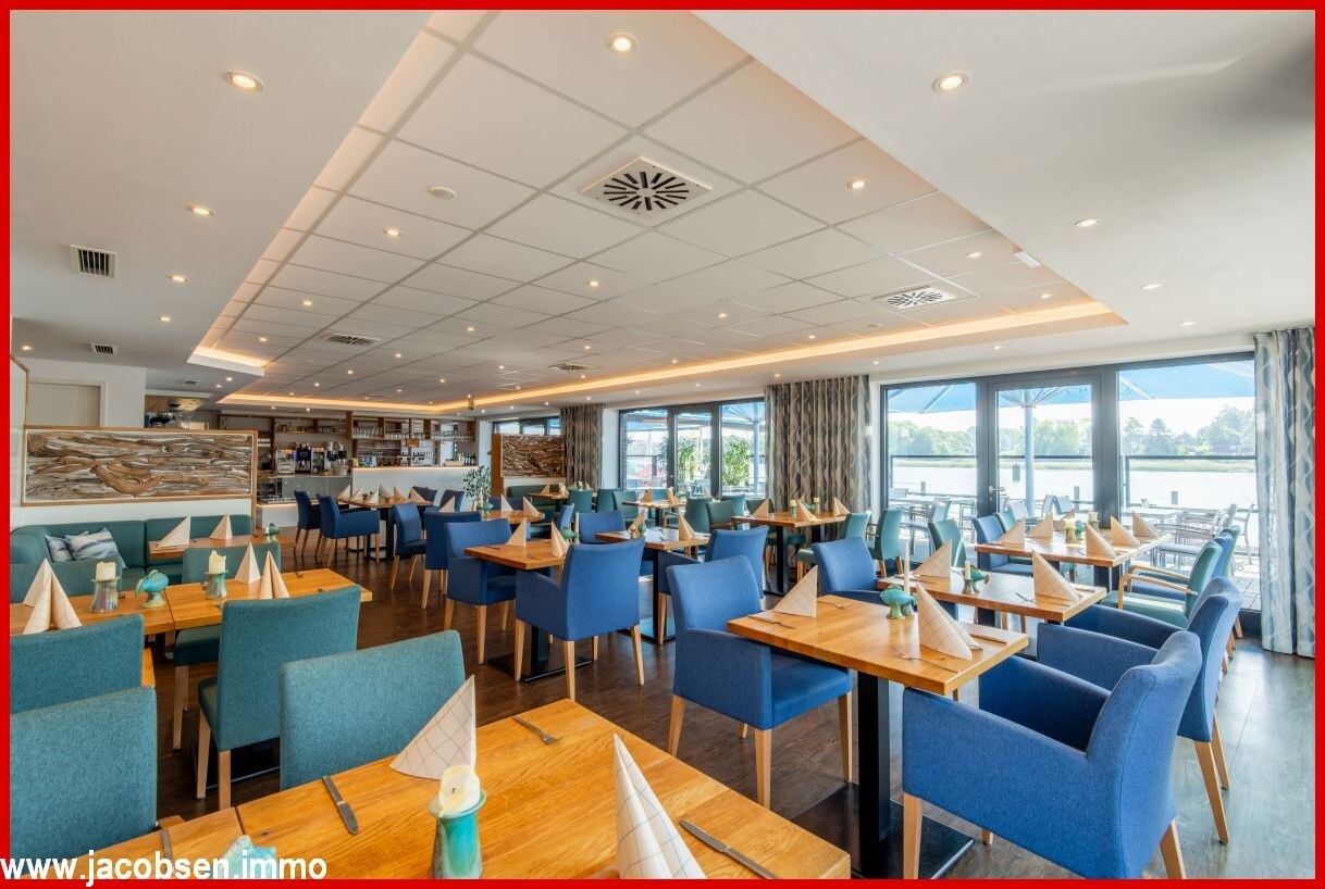 Restaurant mit Blick zum Yachthafen