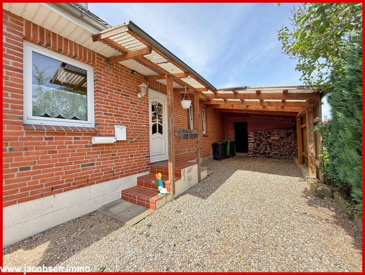 Carport und Eingangsbereich auf der Ostseite
