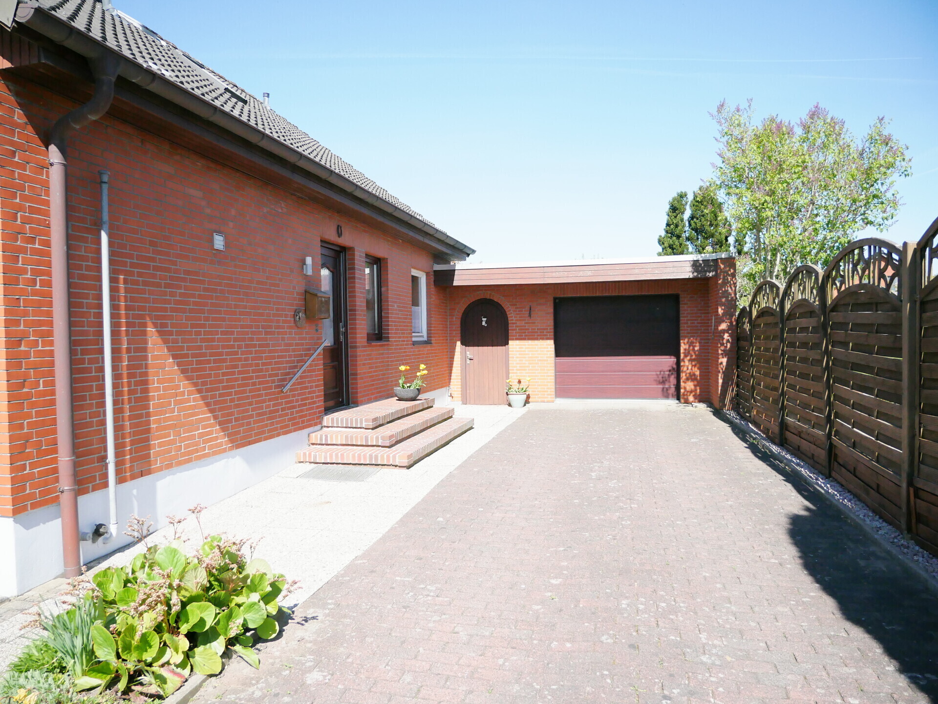Auffahrt/Garage