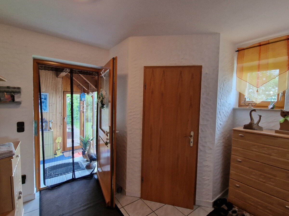 Entree mit Gäste-WC und Garderobe