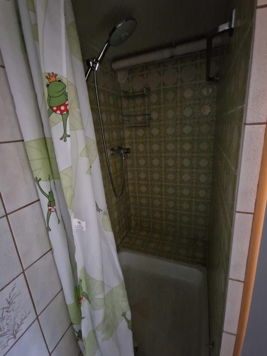 Dusche beim Waschraum