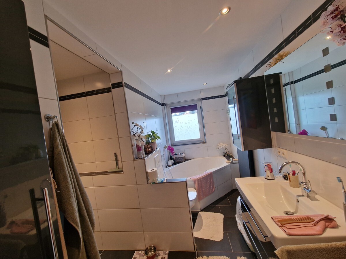 Modernes Badezimmer
