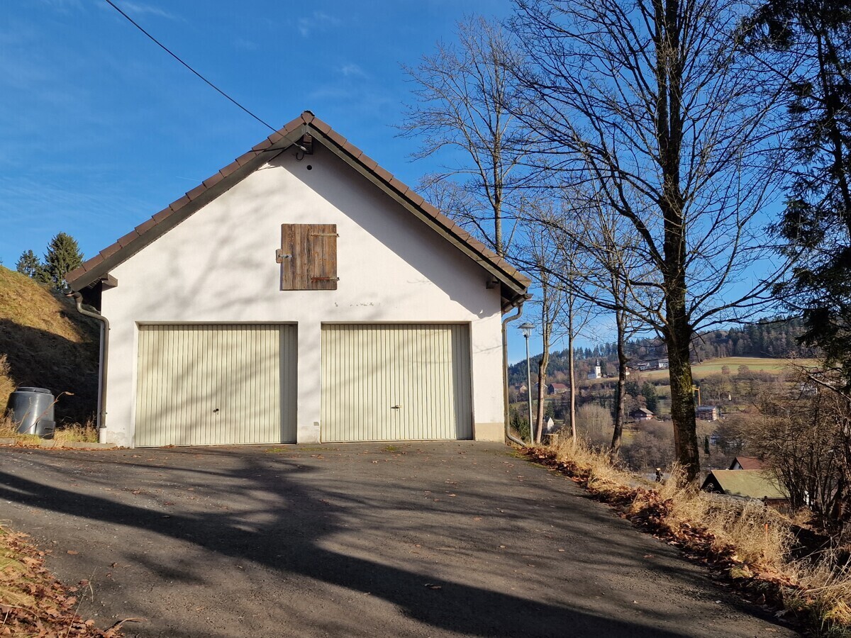 Massive Garage mit el. Ausstattung