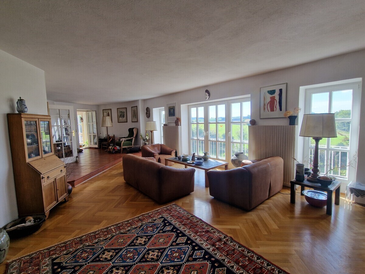 Blick Richtung Kamin und Wintergarten