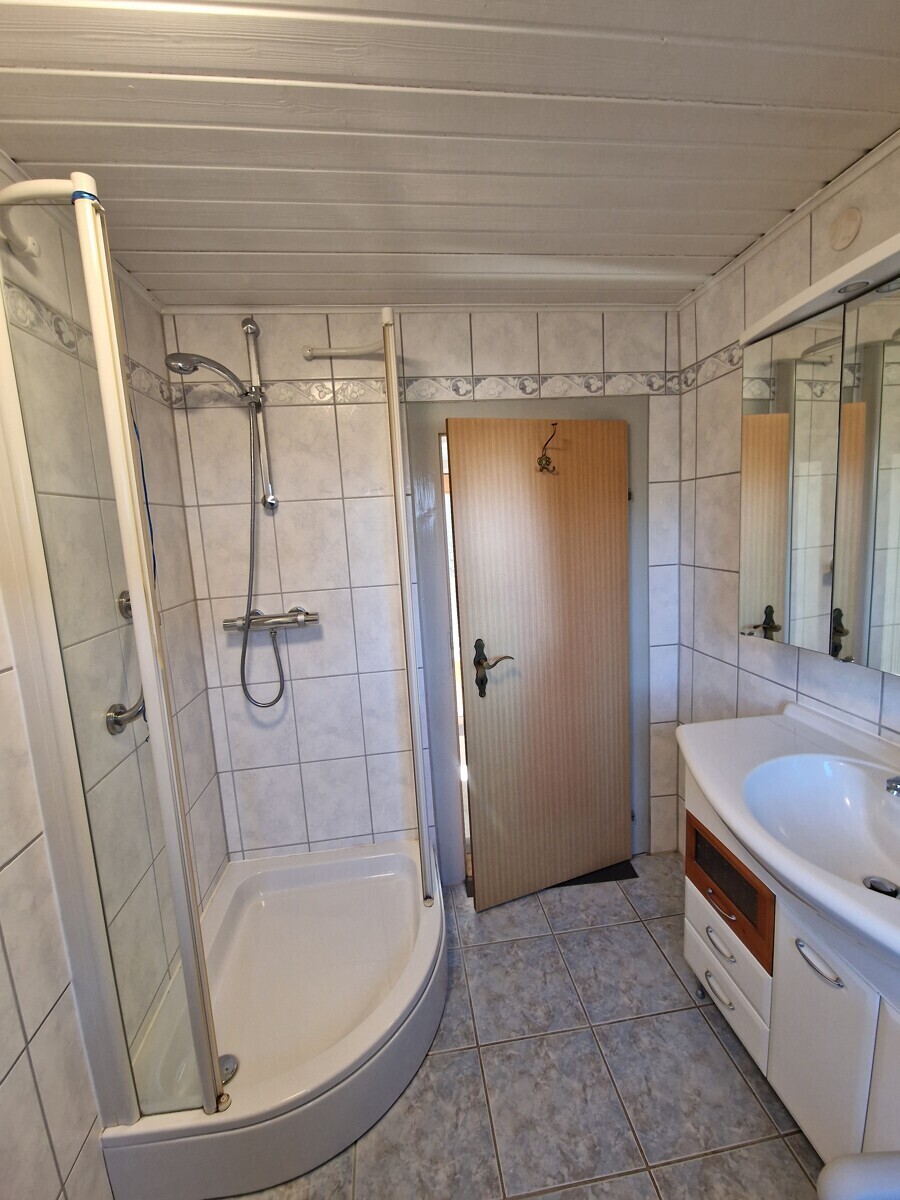...mit Dusche