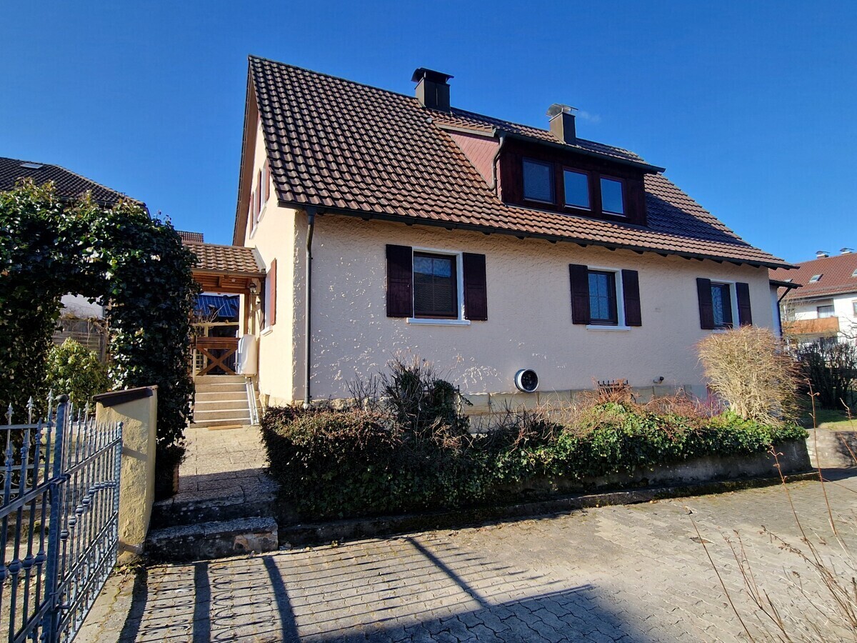 Ostseite mit Garagenhof