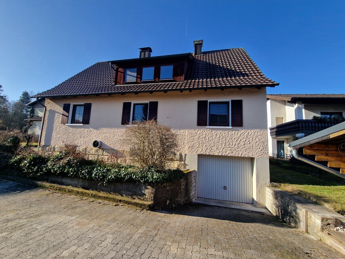 Zusätzliche Garage im Haus