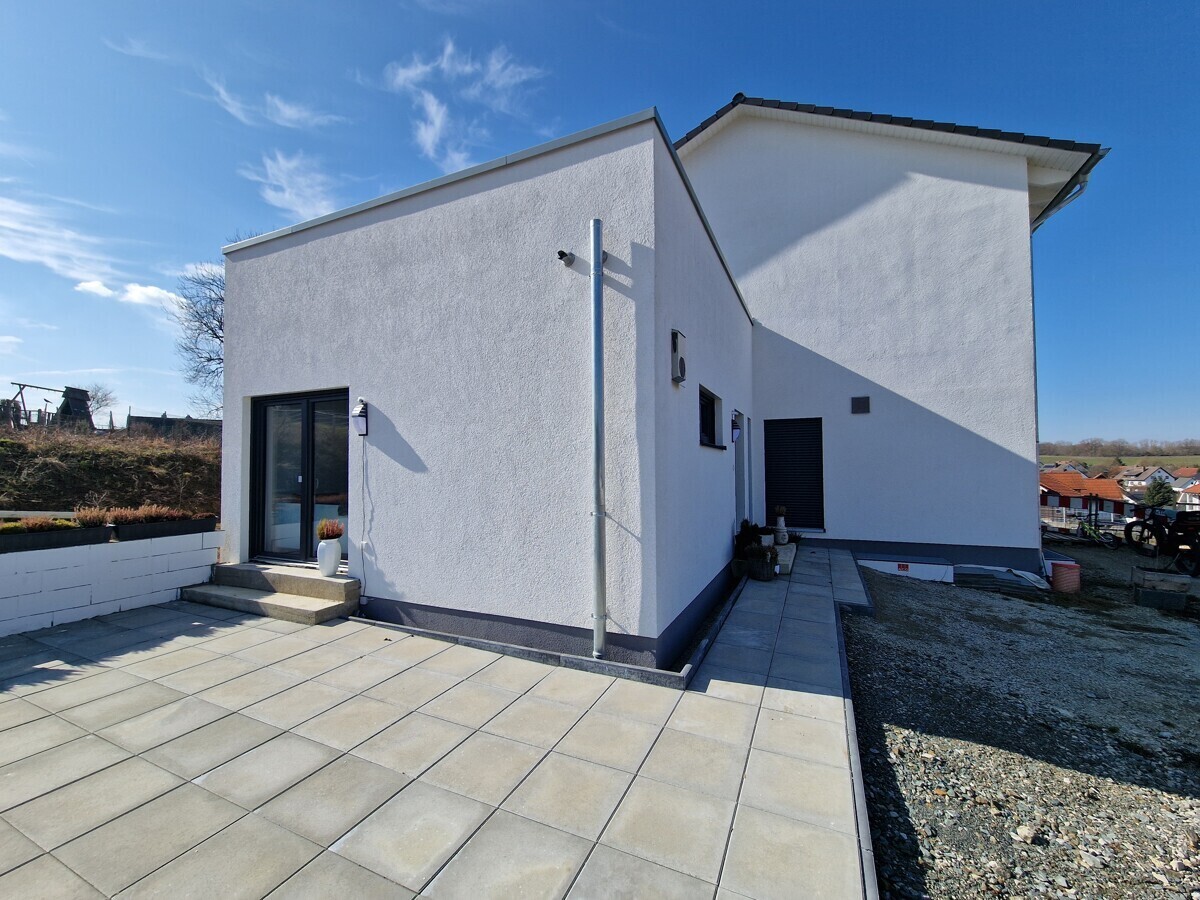 ...mit großer Terrasse