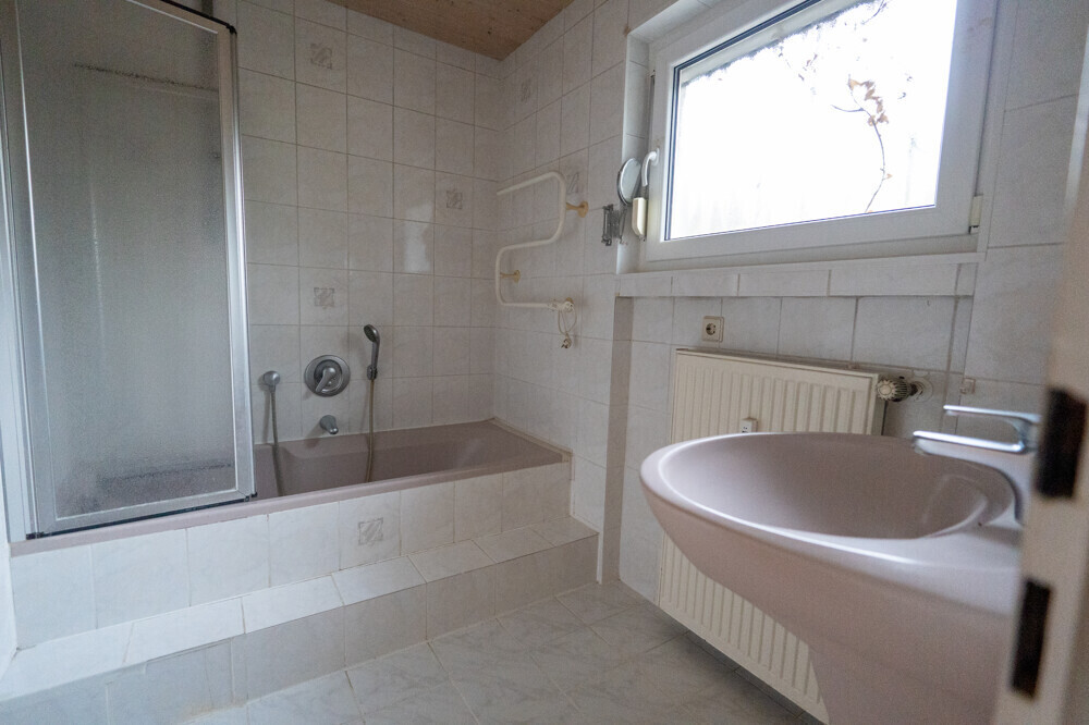 Badezimmer Haus links