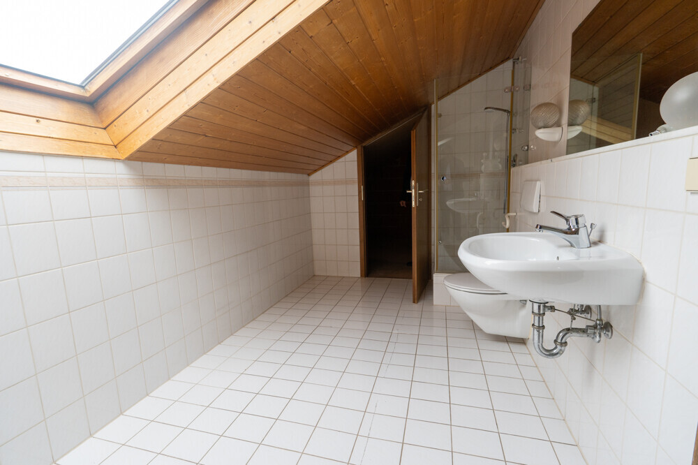 Badezimmer-ausgebaute Bühne