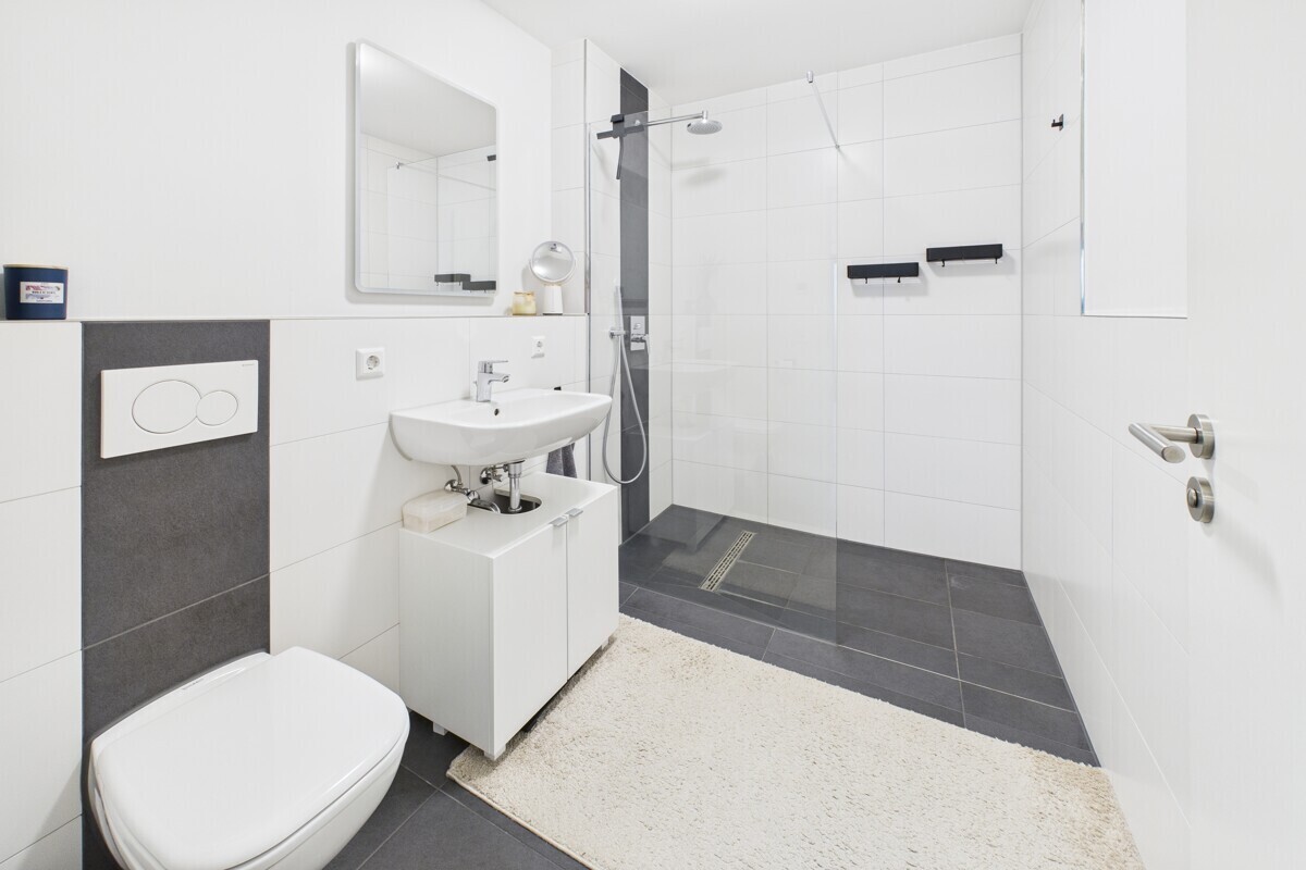 Badezimmer mit Dusche