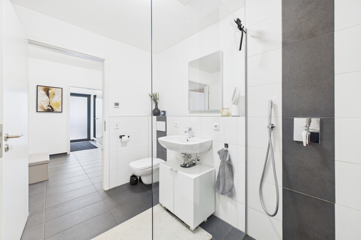 Badezimmer mit Dusche