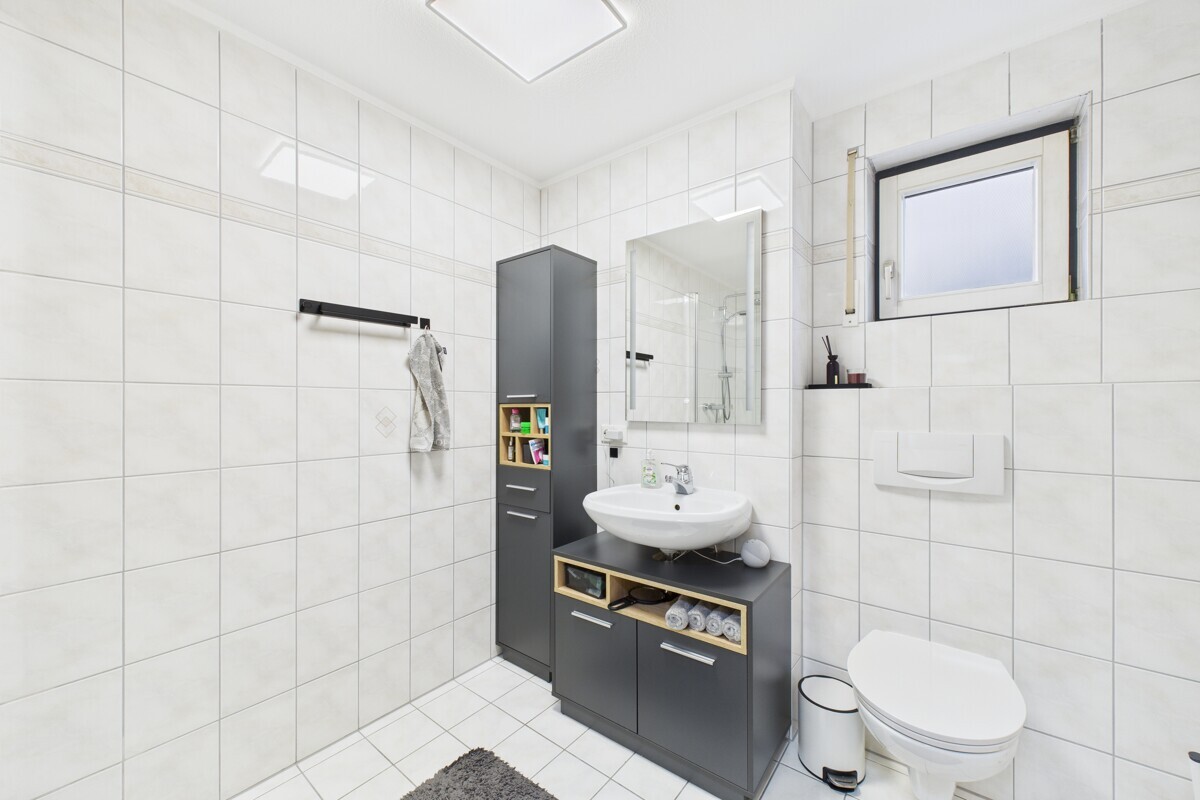 Tageslichtbad mit Dusche