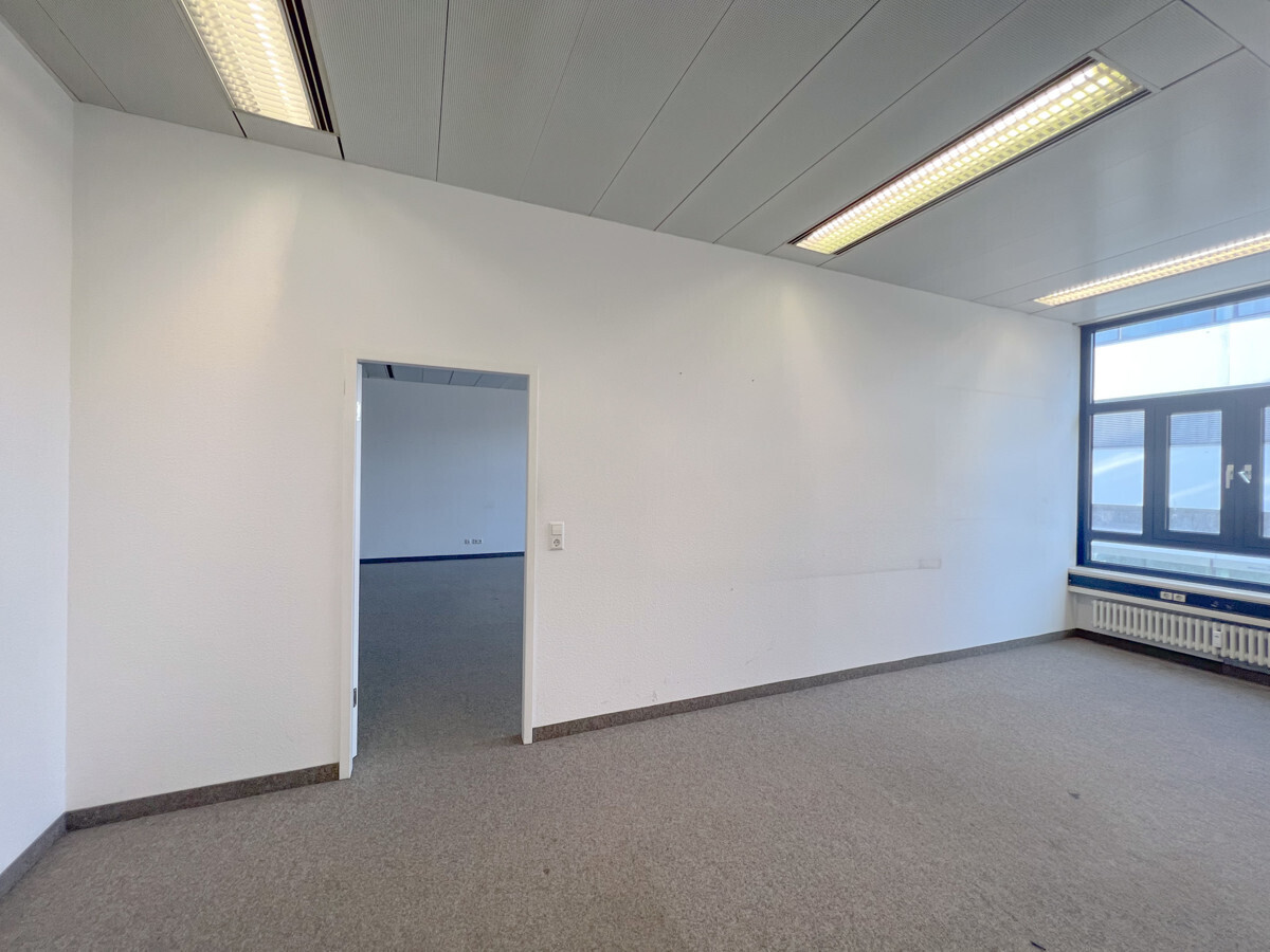 Durchgang Büroraum 1zu 2