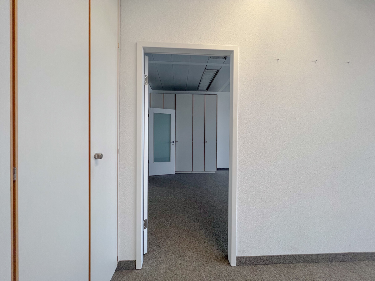 Durchgang Büroraum 2 zu 3