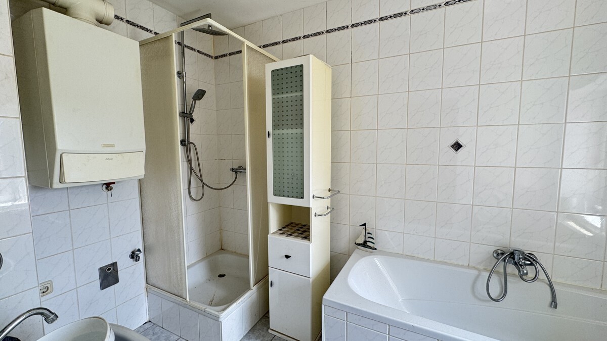 1. OG Bad Wohneinheit