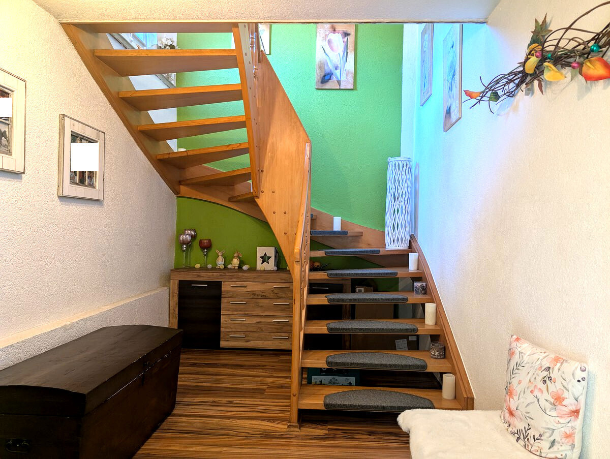 Haus 2 - EG Flur zum Obergeschoss