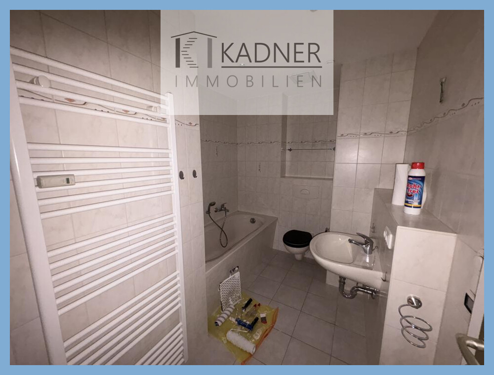 Bad mit Wanne und Dusche