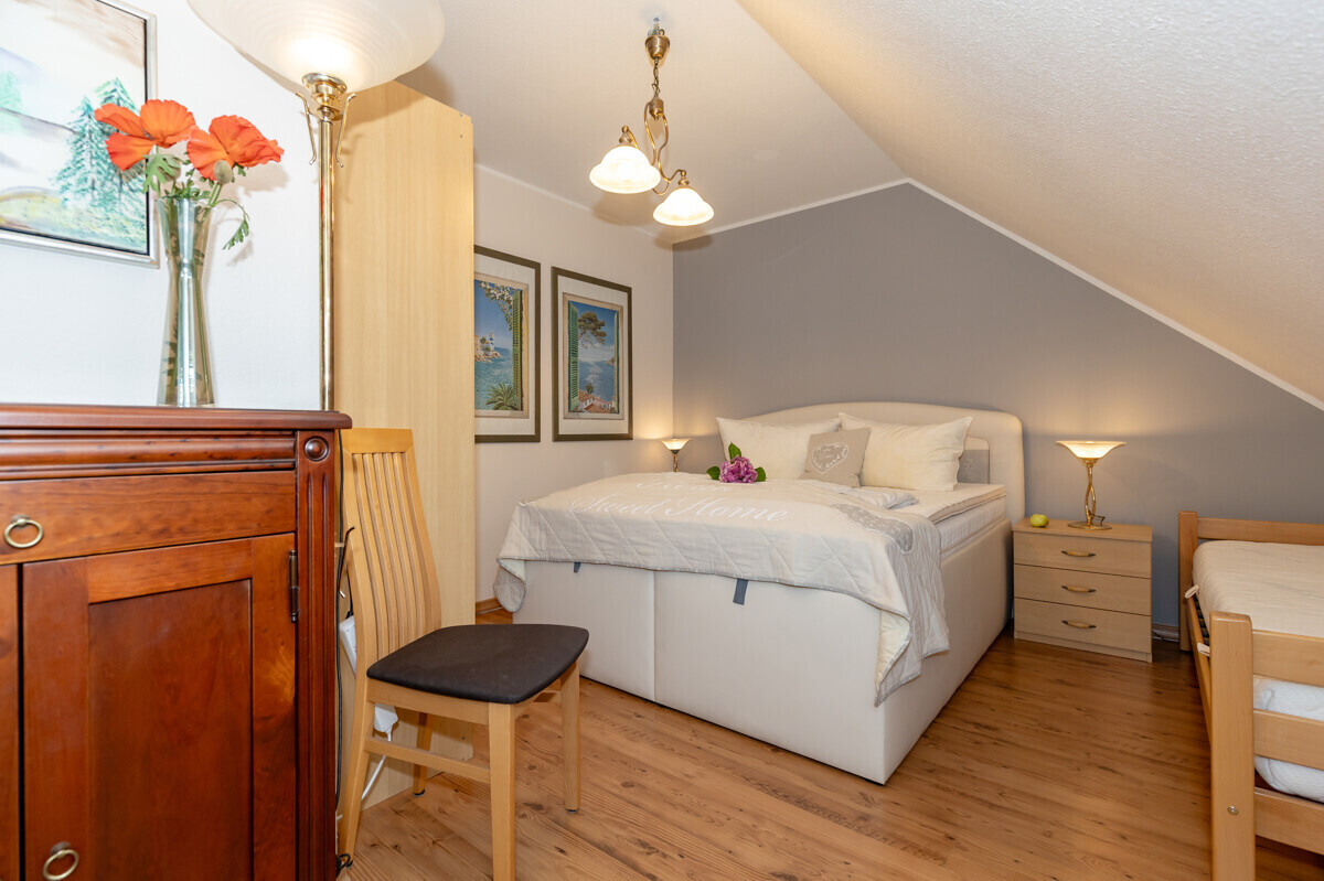 Schlafzimmer 2
