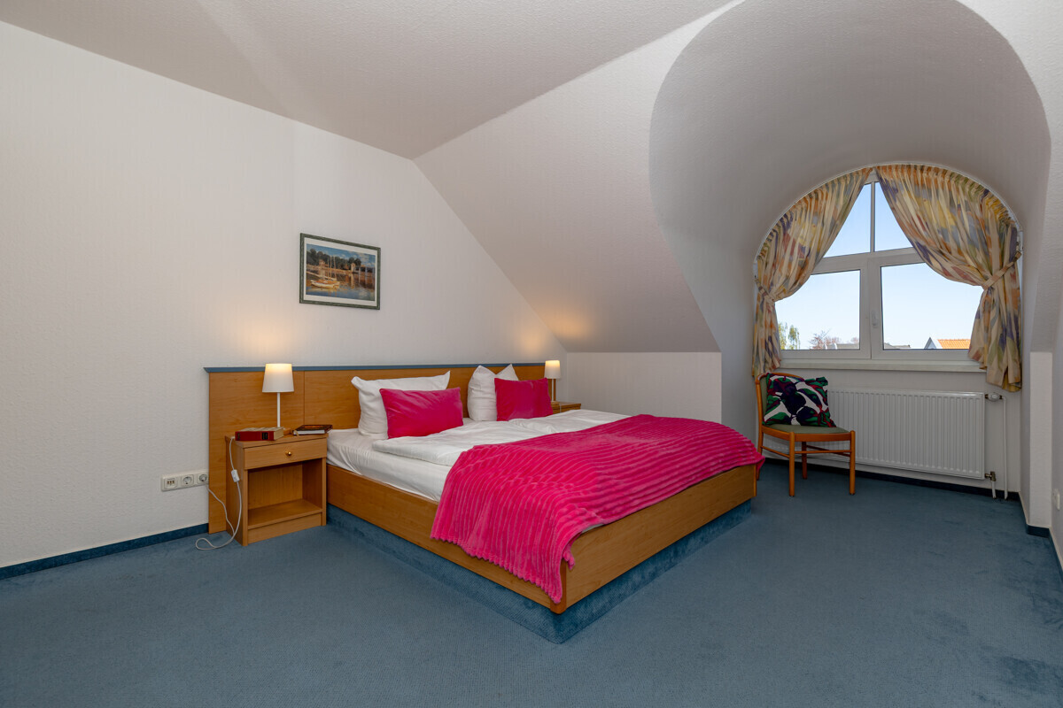 Schlafzimmer 1