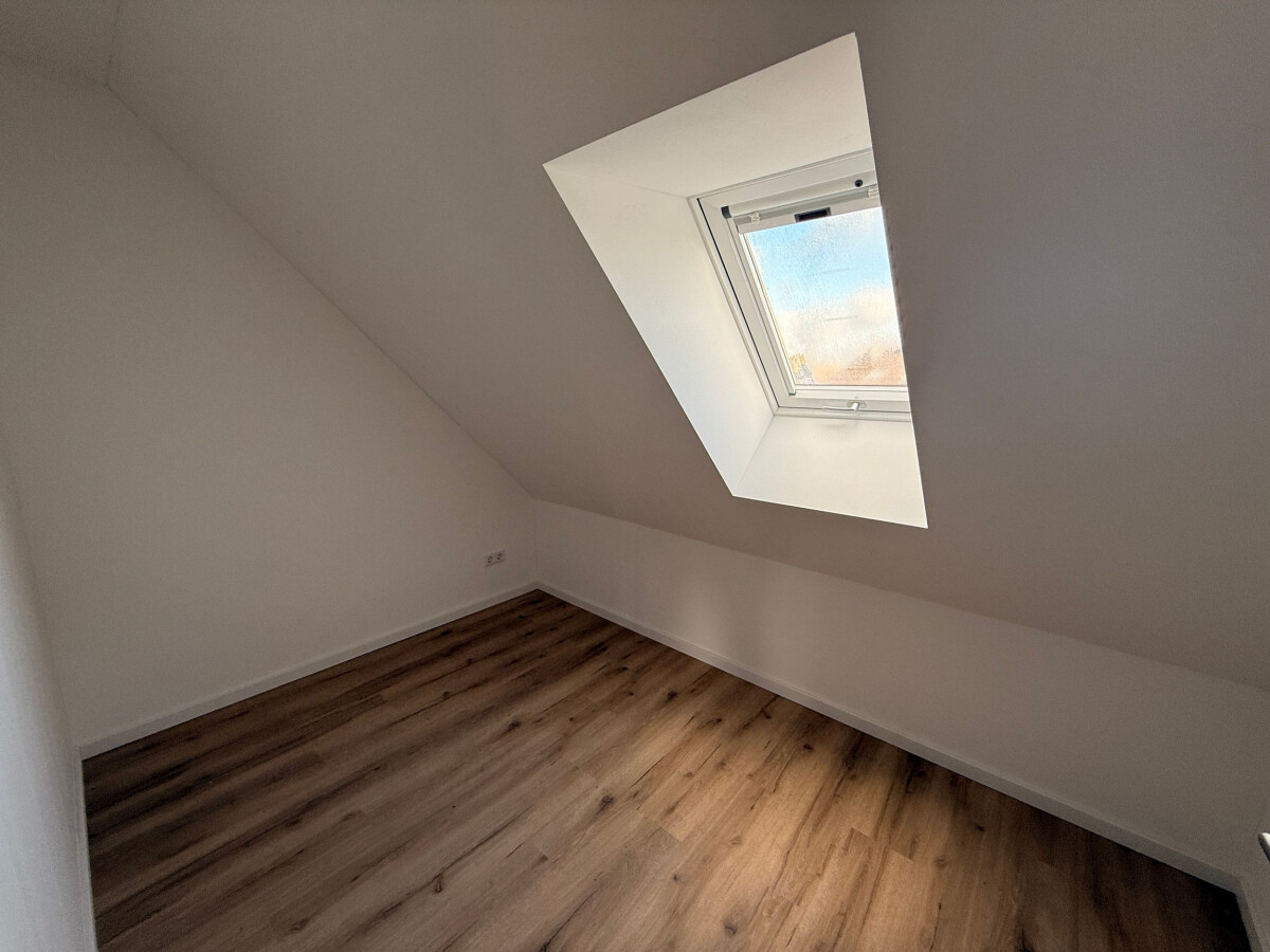 Dachzimmer mit Fenster