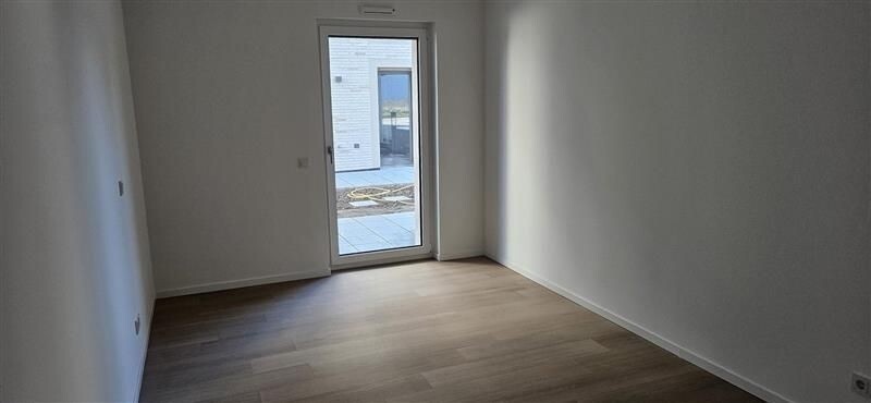 Helles Zimmer mit Fenster