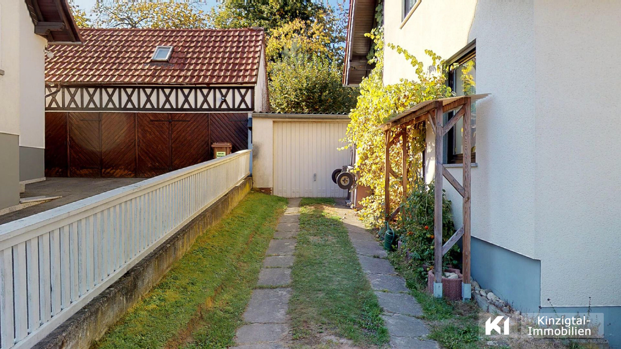 ... Einfahrt zur Garage