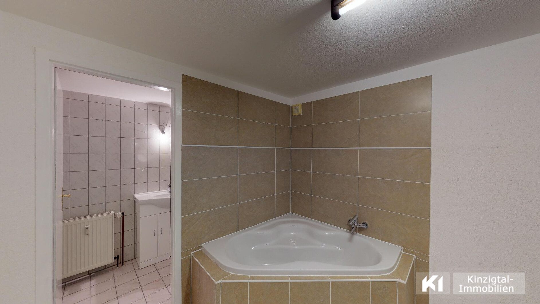 ... Eckbadewanne zur Entspannung