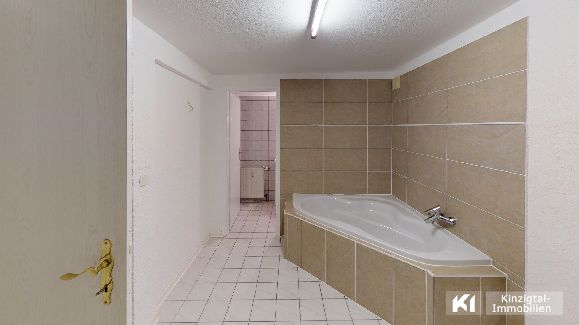 ... großzügiges Bad