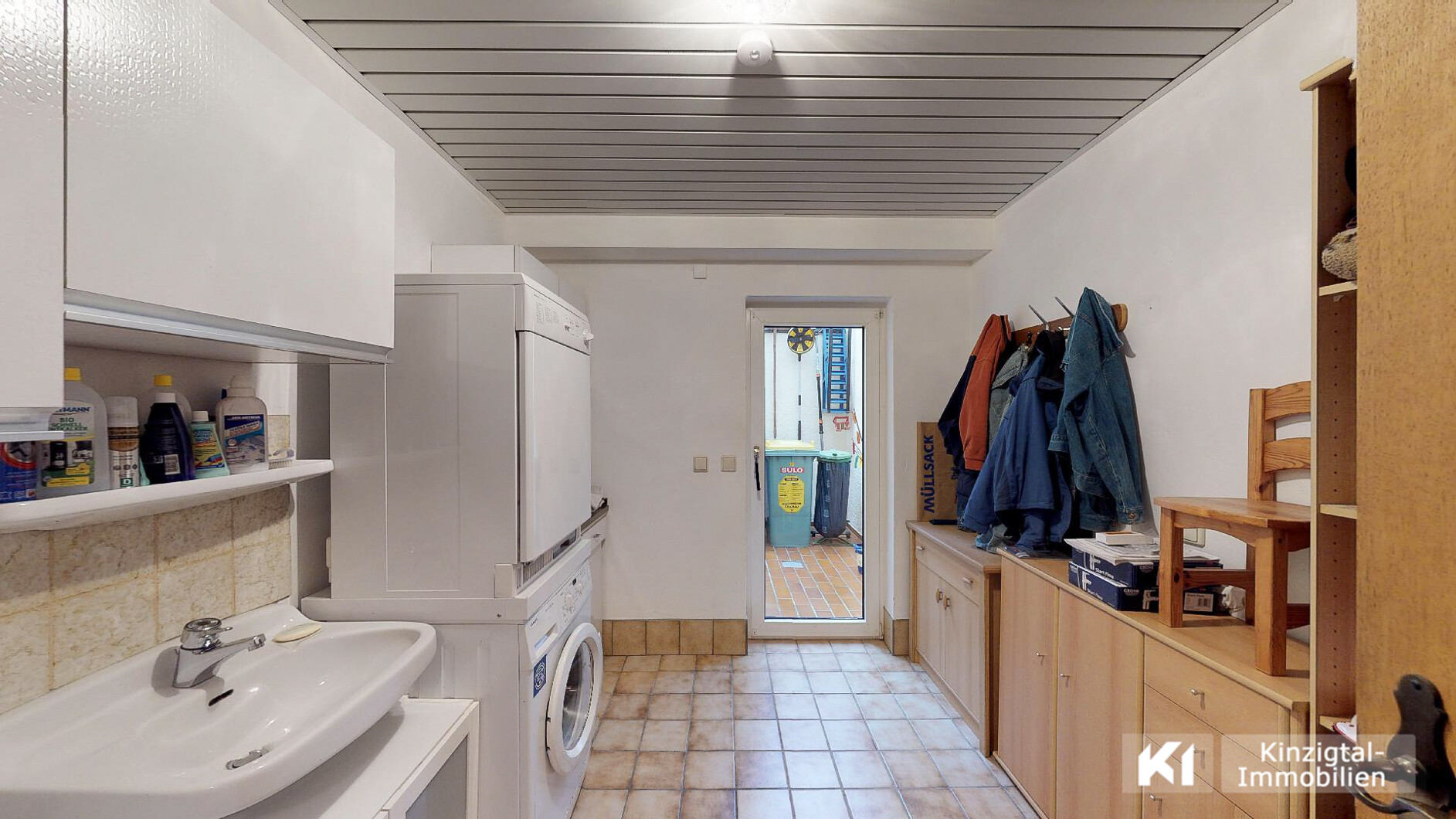 ... Waschküche mit Ausgangsmöglichkeit