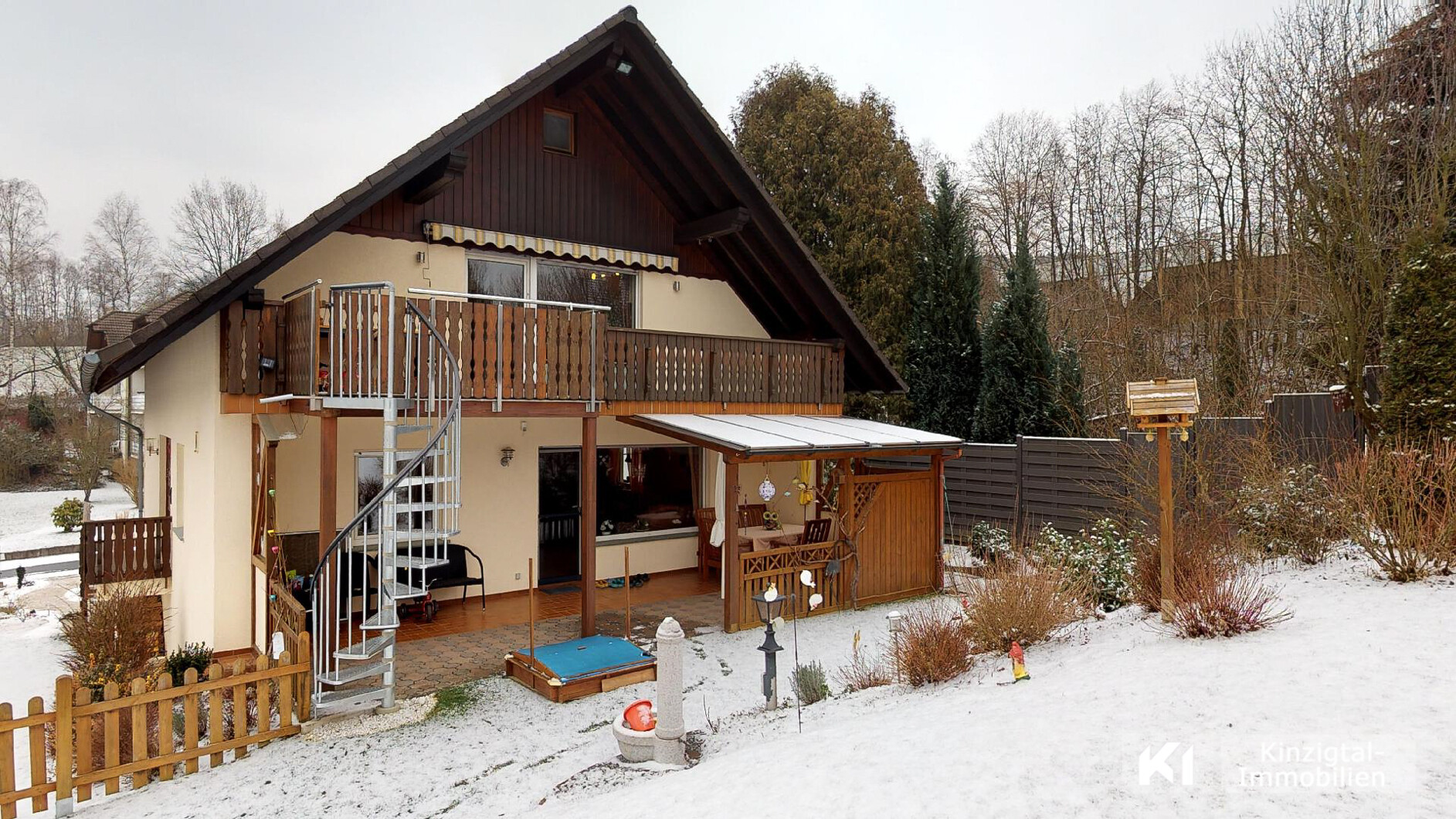 ... Wendeltreppe ins Dachgeschoss