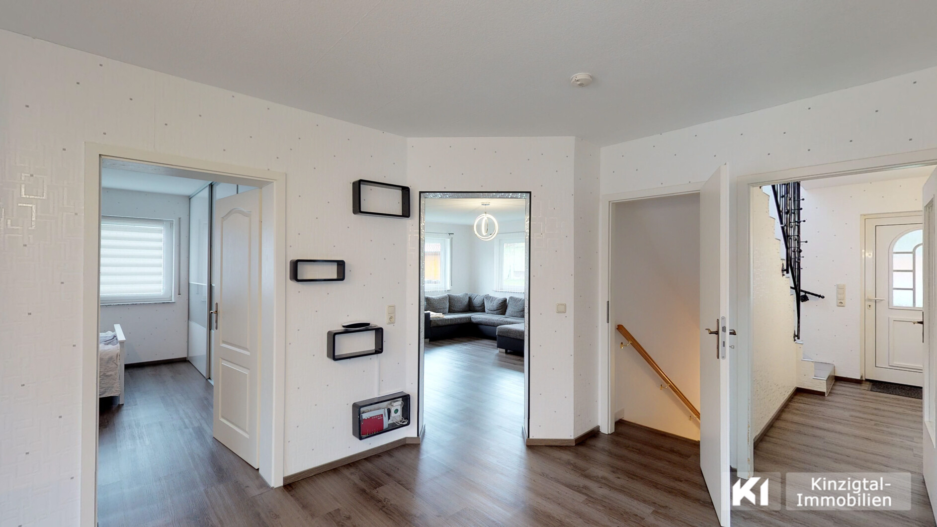 ... Großzügiger Wohn-Essbereich 