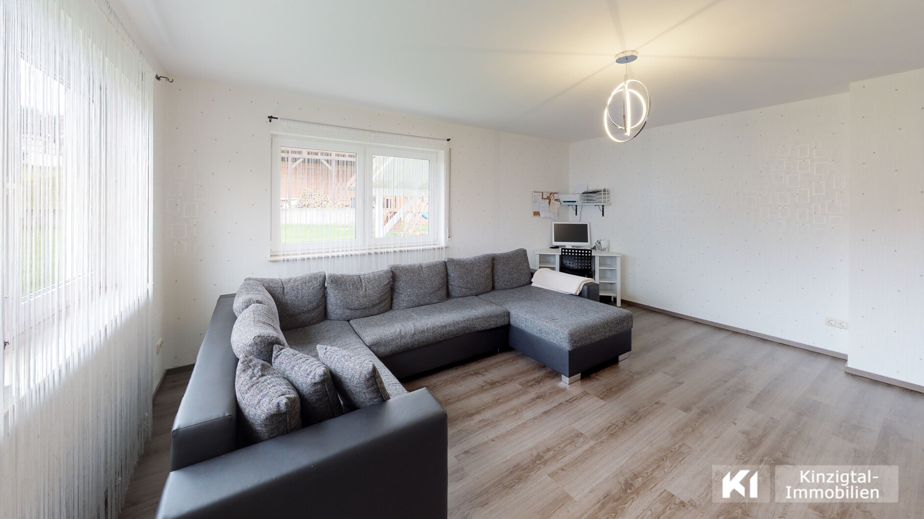 ... Wohnzimmer mit Arbeitsecke