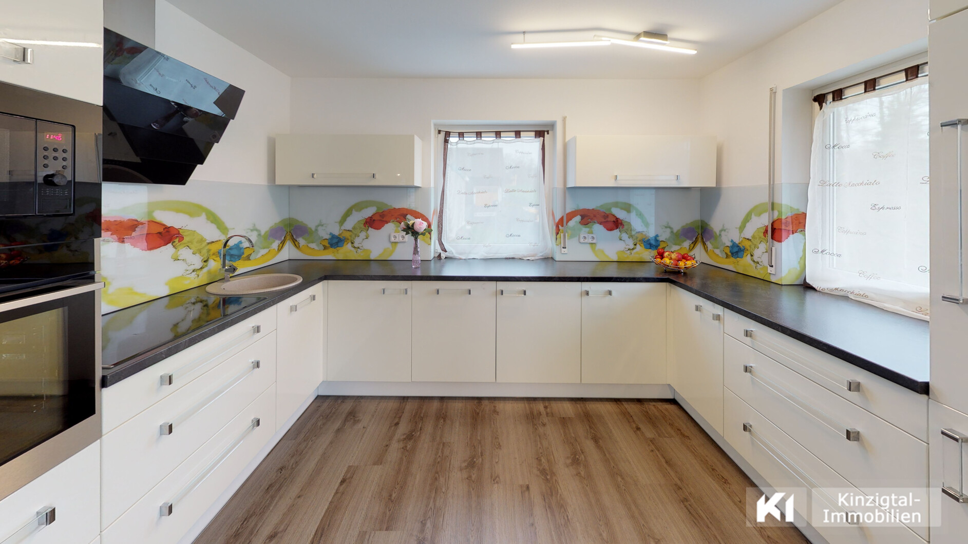 ... Großzügige Küche (EBK optional n. Absprache) - EG