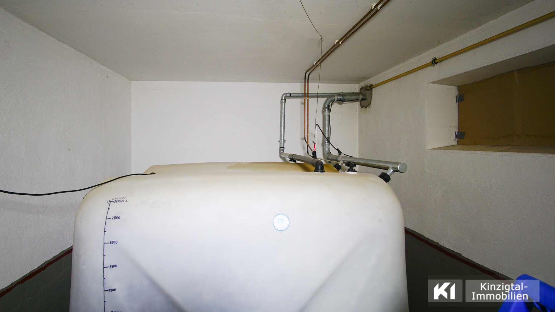 2 x ÖL-Kunstofftanks a`1.500 Li.