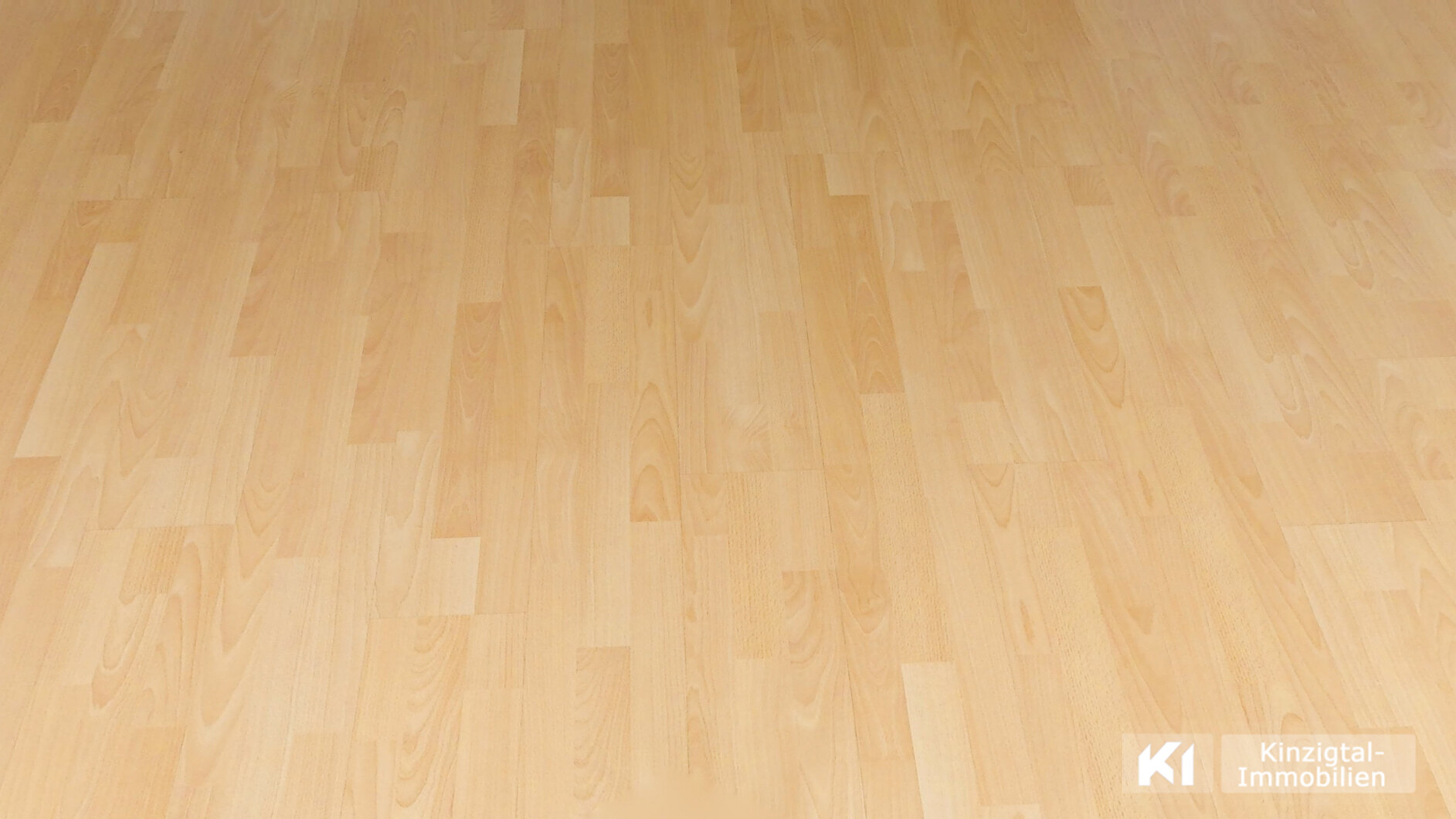 ... mit hellem Laminatboden (2018)