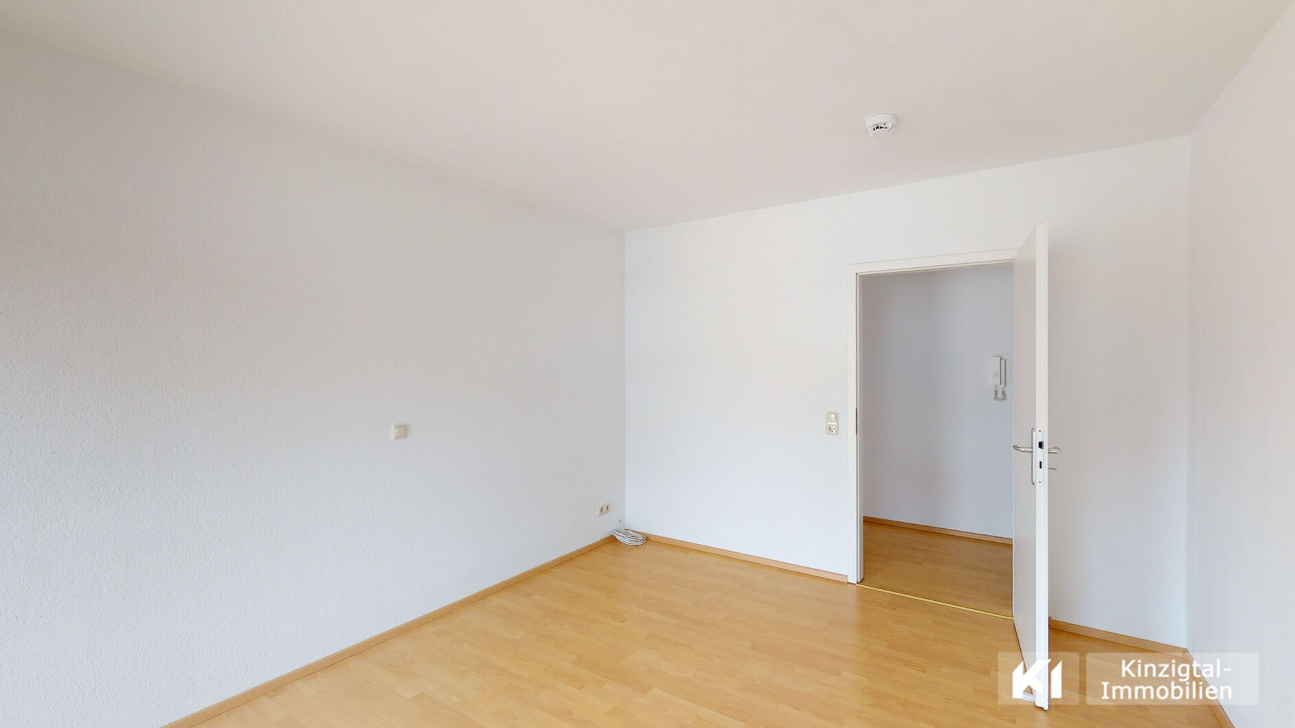 ... geräumiges Schlafzimmer