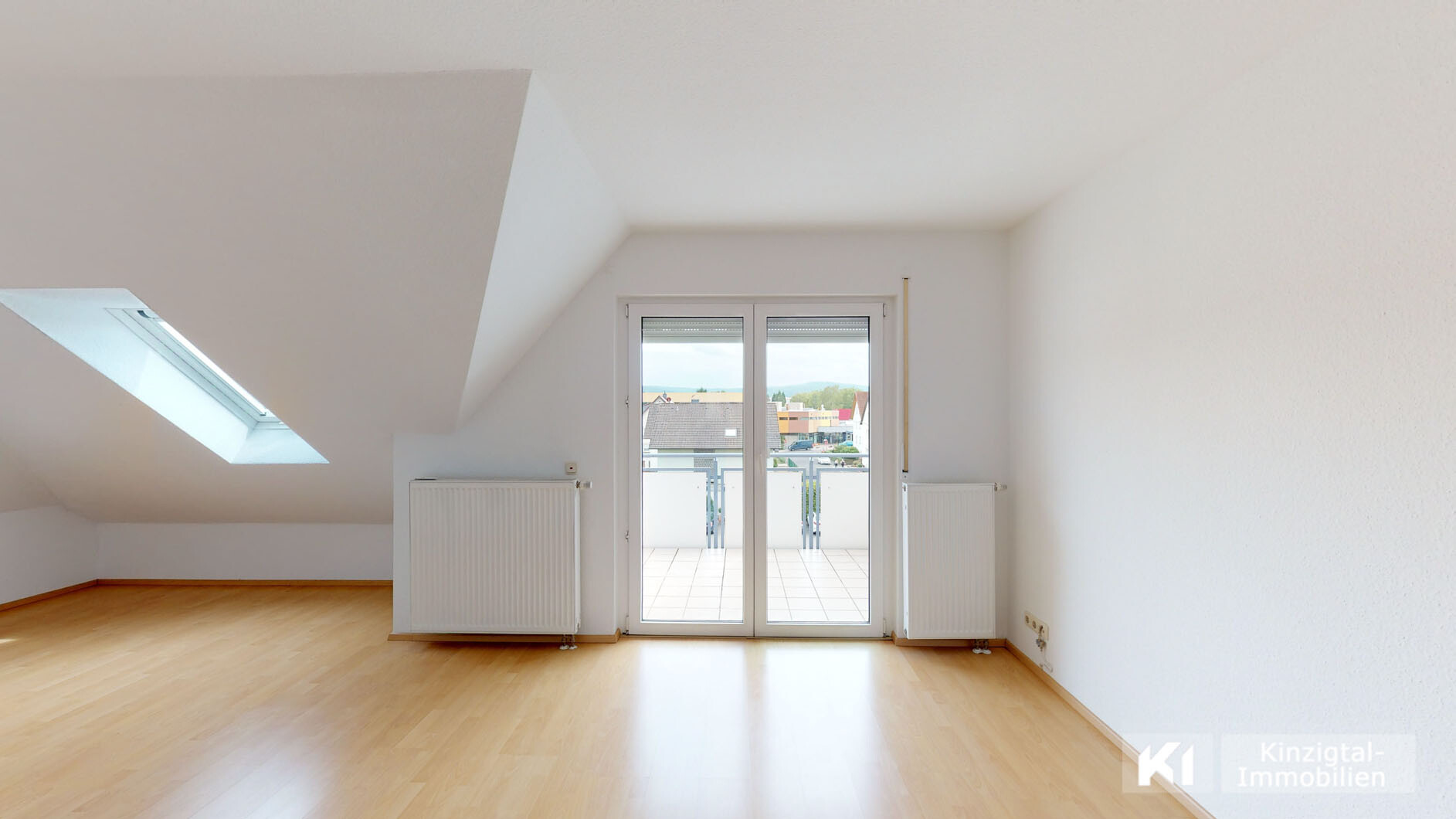 ... mit Zugang zum Balkon