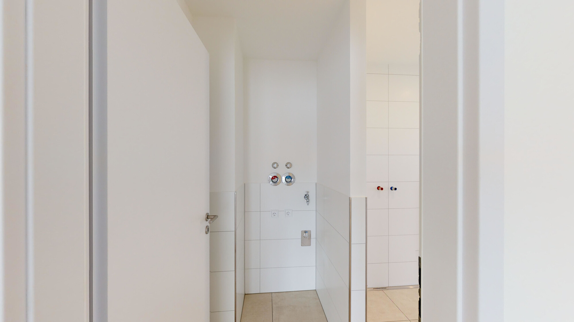 ... Platz für Ihre Waschmaschine & Trockner (nur Kondenstrockner) 