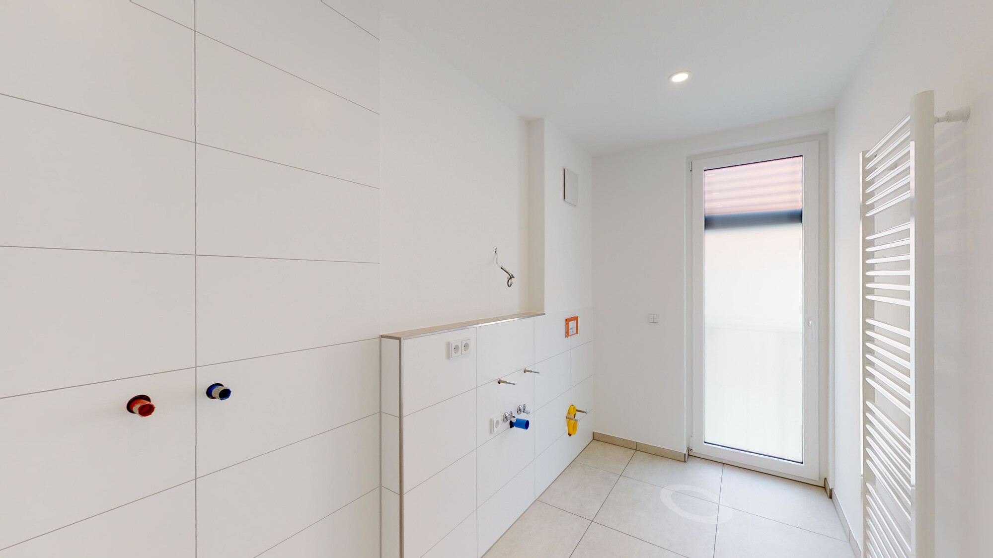 ... helles & modern Badezimmer mit Tageslicht