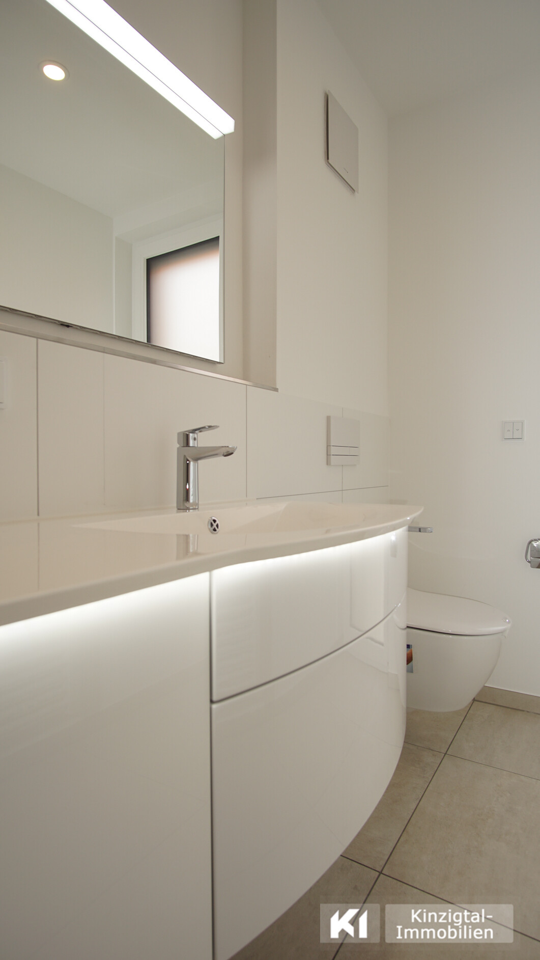 ... Waschtisch mit Beleuchtung