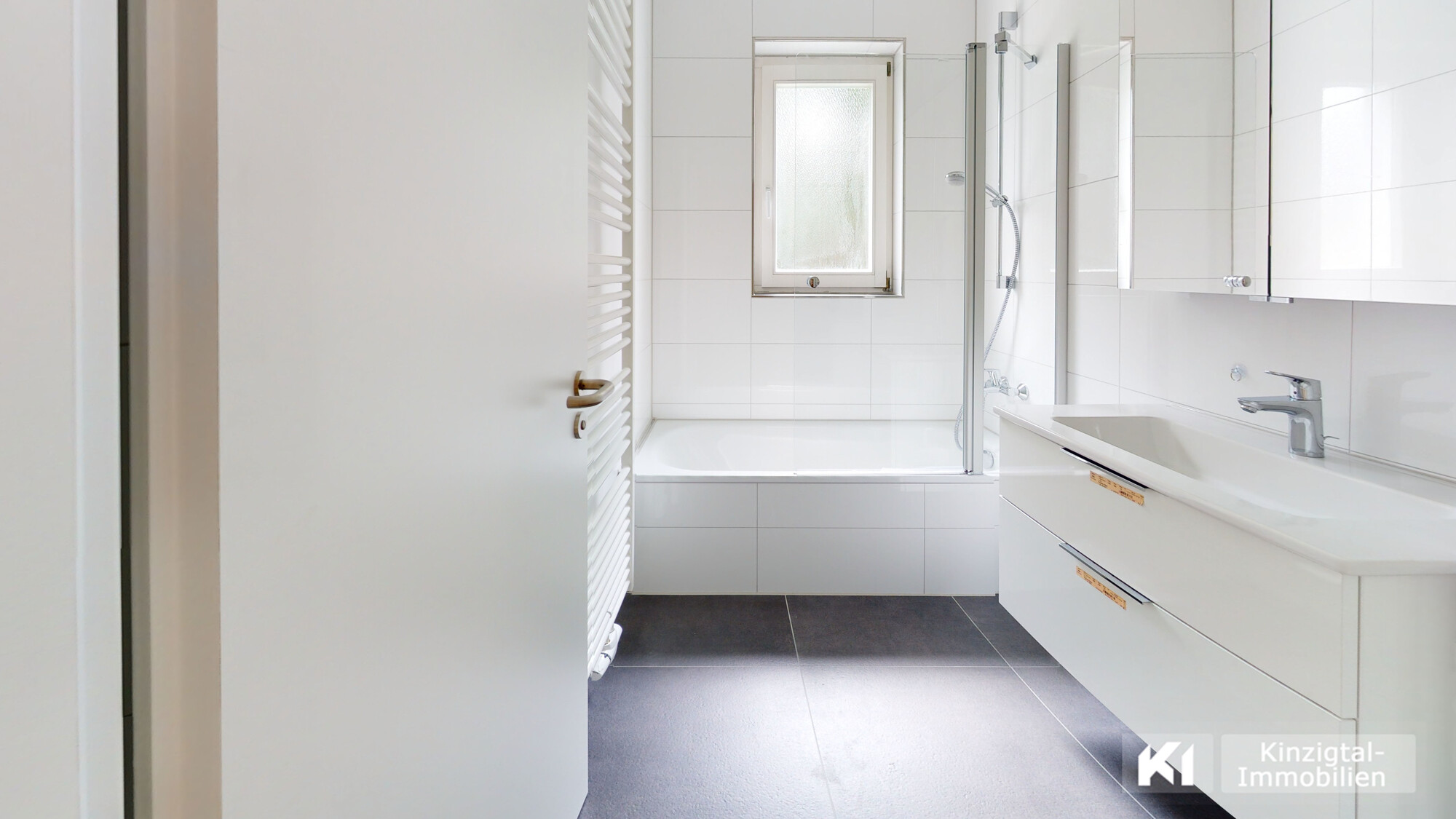 ... moderenes Badezimmer