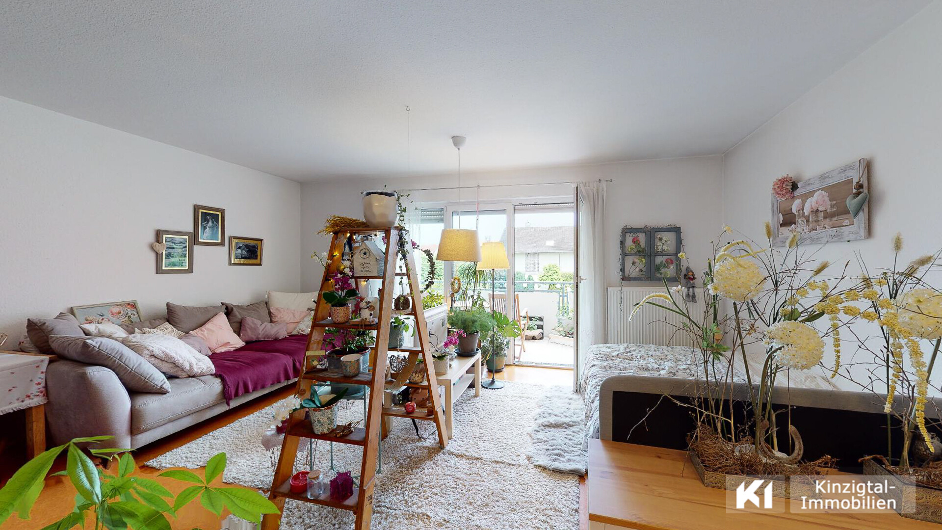 ... der Schlaf-/Wohn- und Essbereich