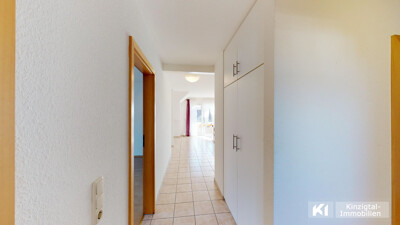 ... Flur mit Einbauschrank
