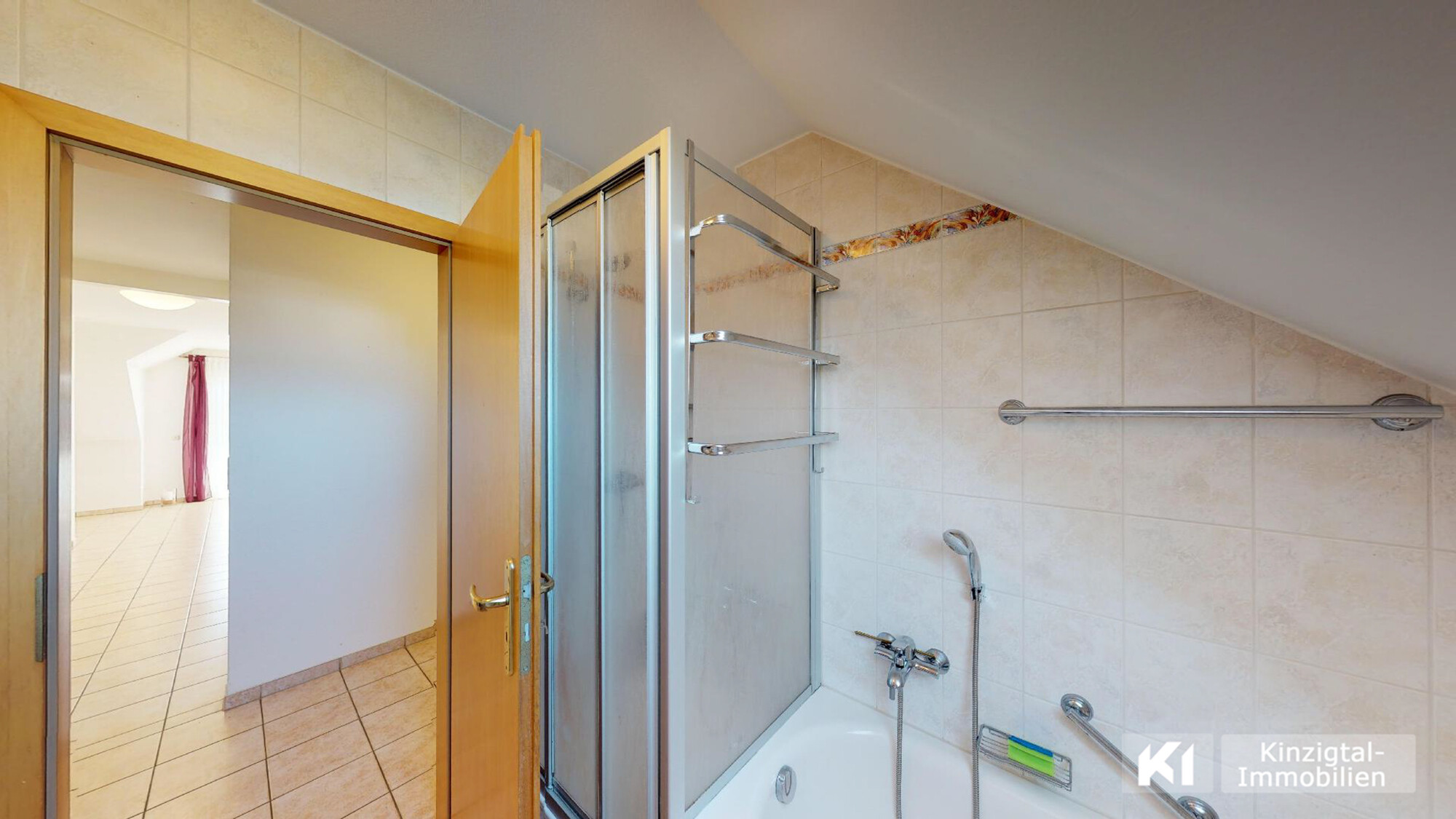 ... Bad mit Dusche und Wanne