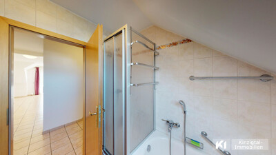 ... Bad mit Dusche und Wanne
