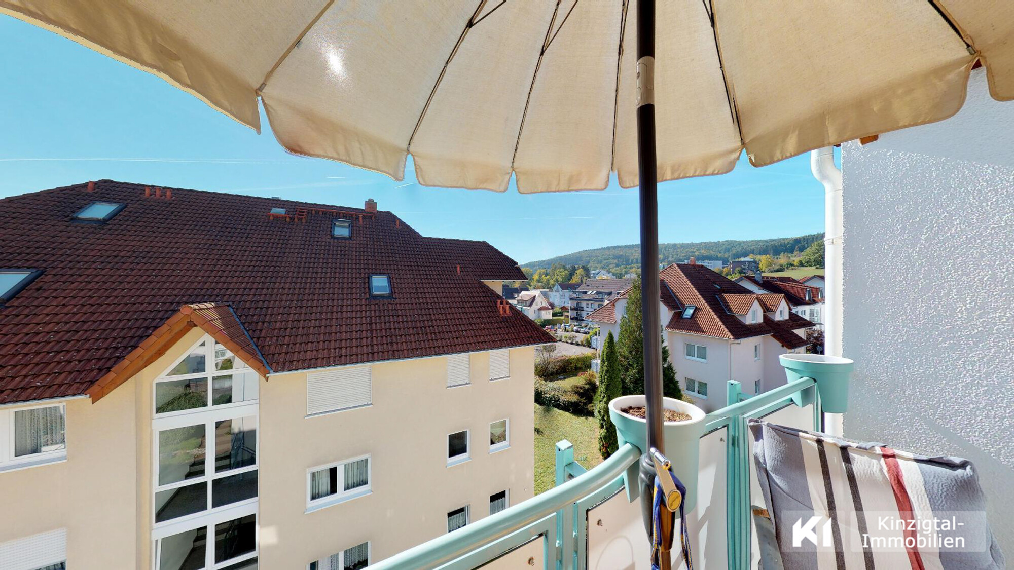 ... Blick auf Wälder und Hügel (Süden-Ost)